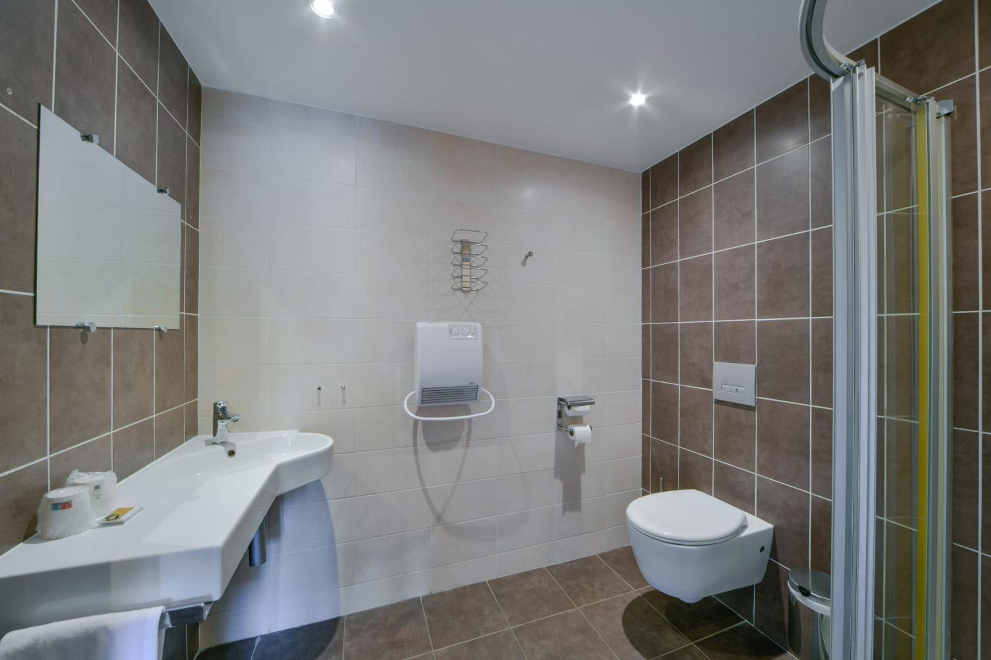 Bhoma Bourges - Hotel & Restaurant מראה חיצוני תמונה