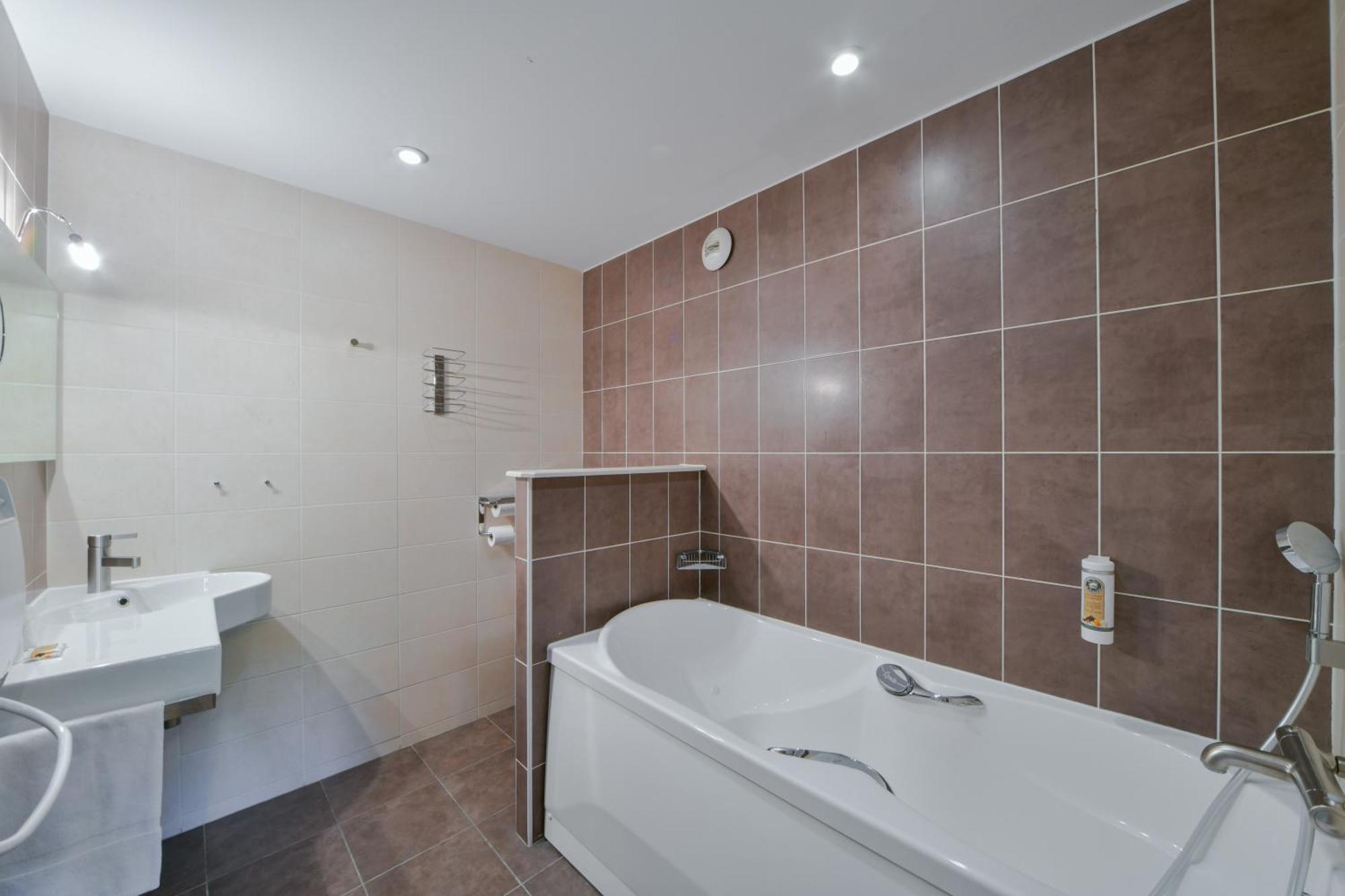 Bhoma Bourges - Hotel & Restaurant מראה חיצוני תמונה