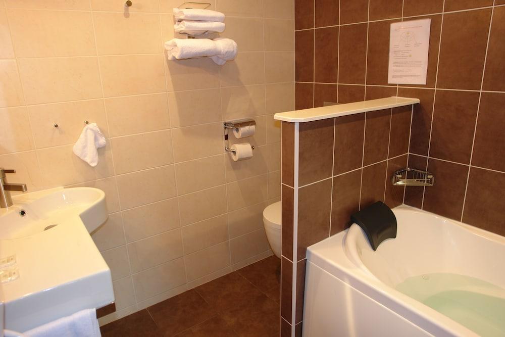 Bhoma Bourges - Hotel & Restaurant מראה חיצוני תמונה