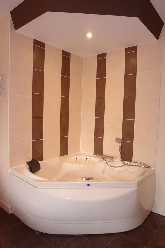 Bhoma Bourges - Hotel & Restaurant מראה חיצוני תמונה